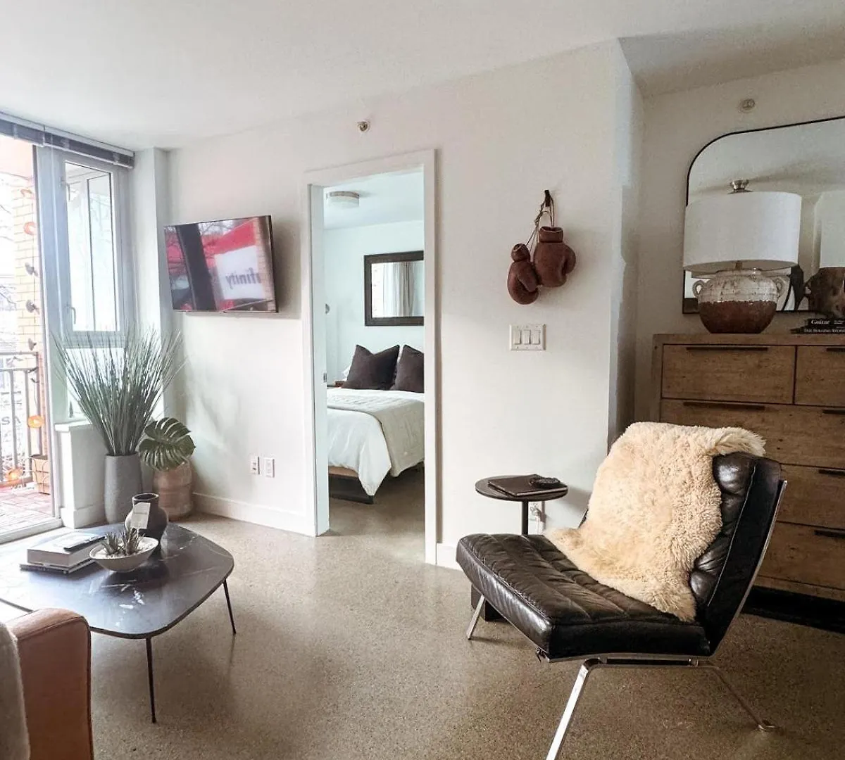 Modern, Bright 2 Bedroom Condo In Historic Chinatown, Downtown Vancouver 0*,