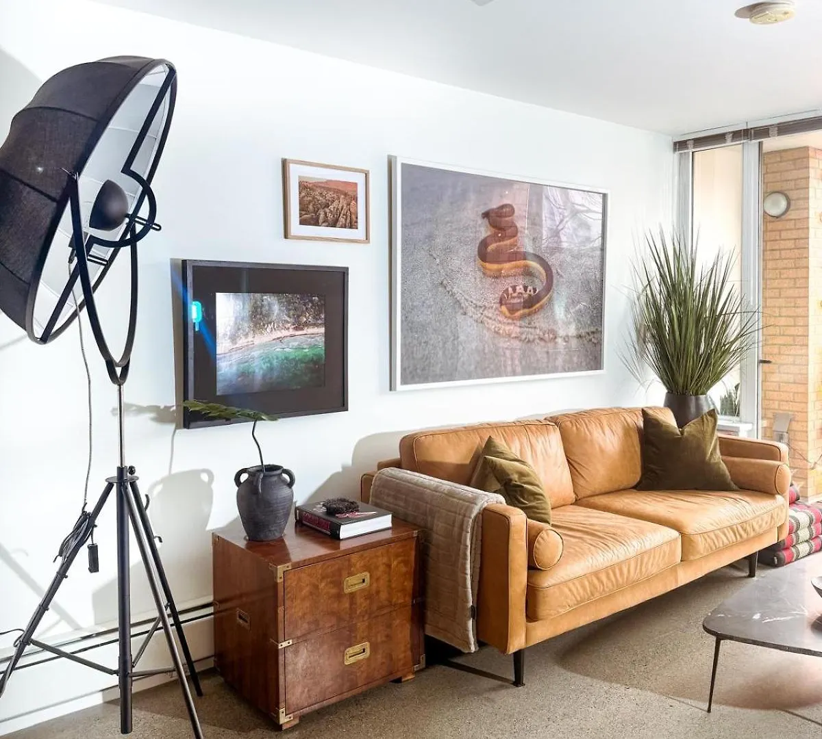 Modern, Bright 2 Bedroom Condo In Historic Chinatown, Downtown Vancouver Canada