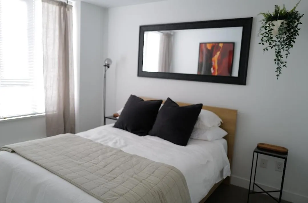 Modern, Bright 2 Bedroom Condo In Historic Chinatown, Downtown Vancouver 0*,