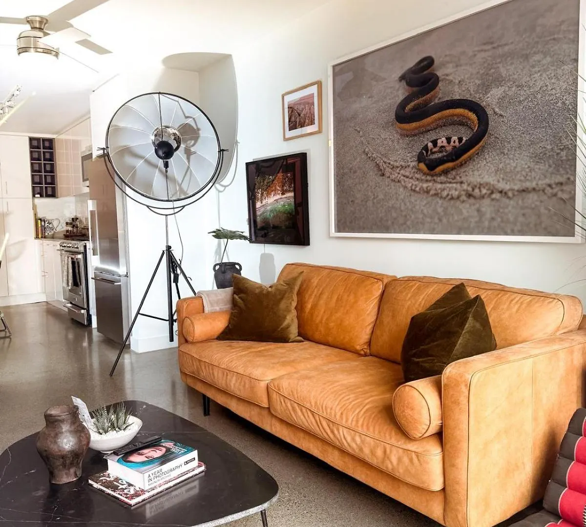 Apartment Modern, Bright 2 Bedroom Condo In Historic Chinatown, Downtown Vancouver