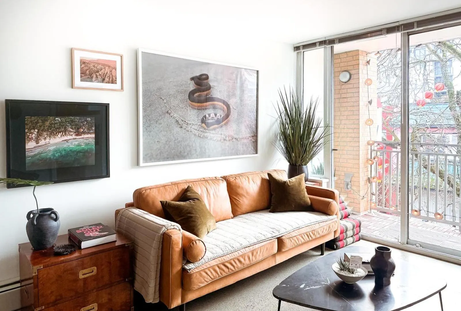 Modern, Bright 2 Bedroom Condo In Historic Chinatown, Downtown Vancouver