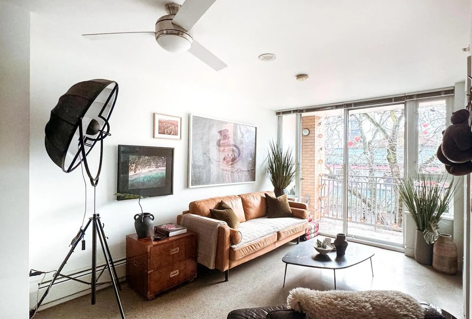 Modern, Bright 2 Bedroom Condo In Historic Chinatown, Downtown Vancouver 0*,  Canada