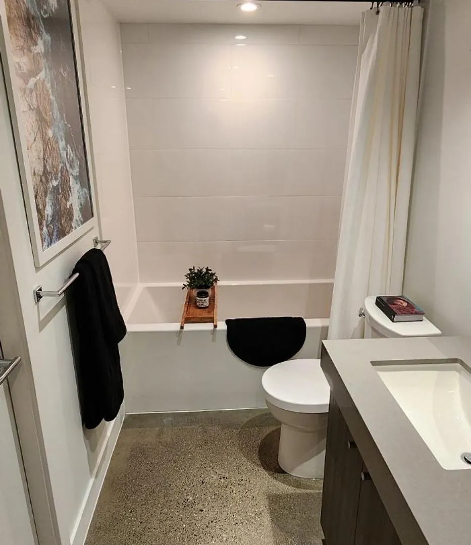 Modern, Bright 2 Bedroom Condo In Historic Chinatown, Downtown Vancouver
